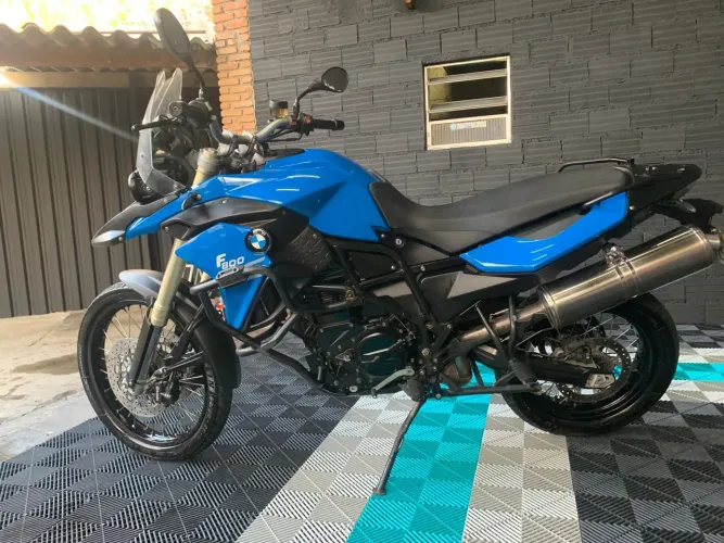 F 8000
