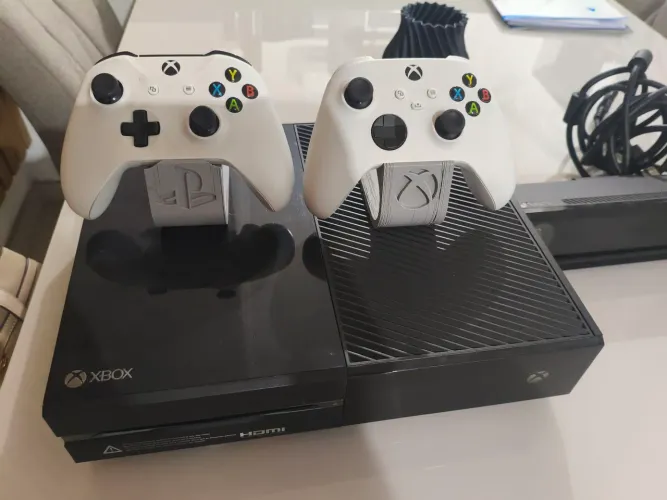 Xbox one 2 manetes sem fio + Kinect