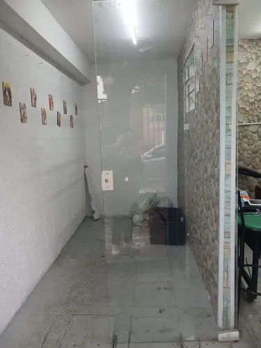 Vendo porta de vidro de abrir e fechar