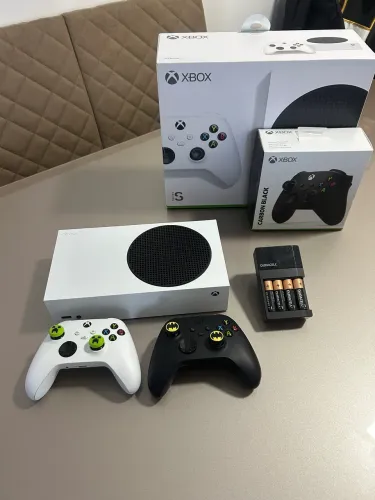 Xbox Series S 512GB + 2 Controles | Seminovo