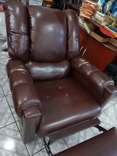 Poltrona Reclinável de couro