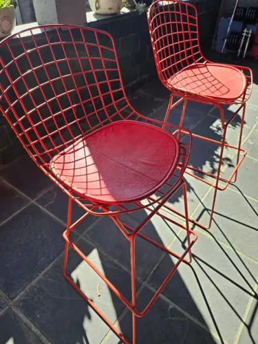 2 Banquetas Altas Bertoia Vermelhas - Design Moderno