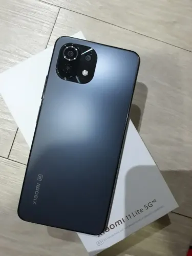 Celular Xiaomi 256GB/8GB RAM / 5G semi novo, Imperdível
