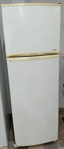Geladeira Electrolux DC360 Duplex 360L - Gelando Muito Bem