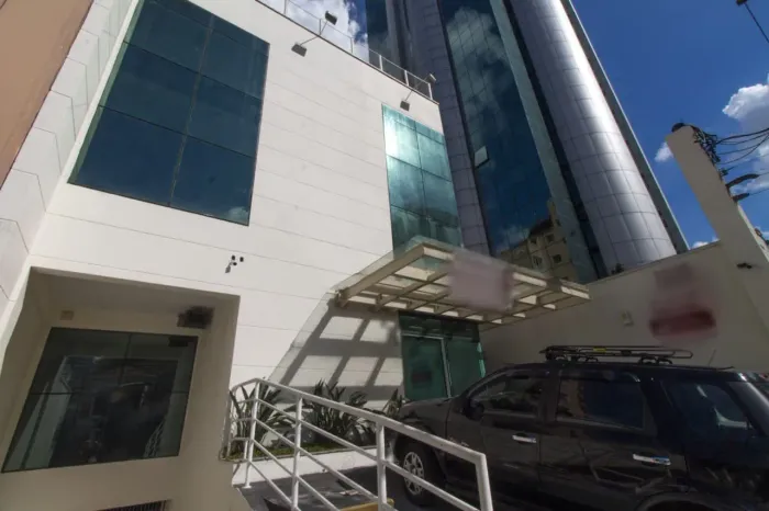 Prédio comercial na Rua Conselheiro Saraiva, 328 877 m²