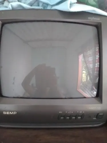 Tv de tubo 14 polegadas.