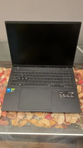 Notebook NB ASUS V16 16" 144Hz - Core 5 210H - 16GB DDR5 - 1TB SSD - GeForce RTX 5050