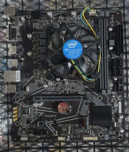 Placa mãe gigabyte H510M H com processador i5 10400