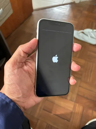 iPhone XR - 64GB - cor branco