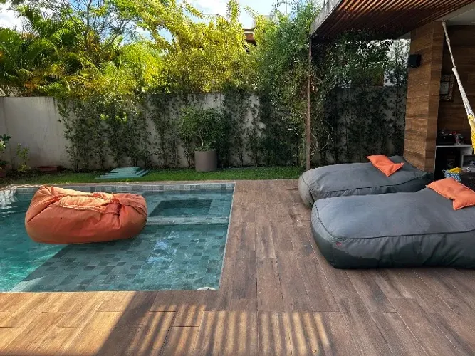 Conjunto espreguiçadeira casal, puff de piscina/jardim NECESSÁRIO REPARO ESTOFADOS