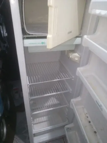 Vendo essa geladeira ideal pra seu uso pegando tudo perfeitamente 