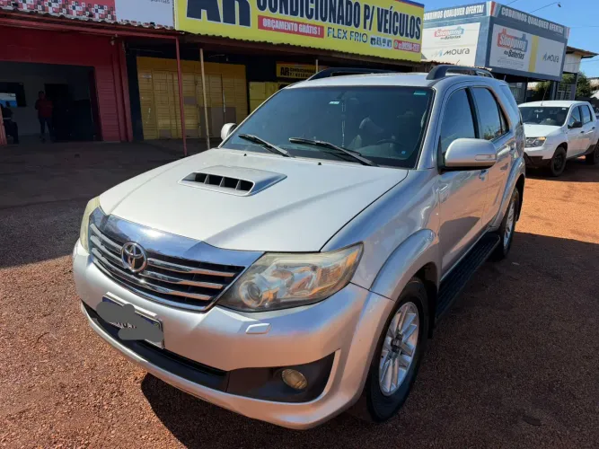 Toyota Hilux SW4 SRV D4-d 4X4 3.0 TDI Dies. AUT 2013