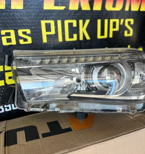 FAROL COM LED DA HILUX 2016 A 2020 