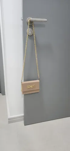 Bolsa bege c dourado forrada!