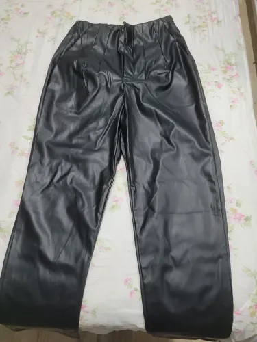 Vende-se Calça preta courino tamanho P