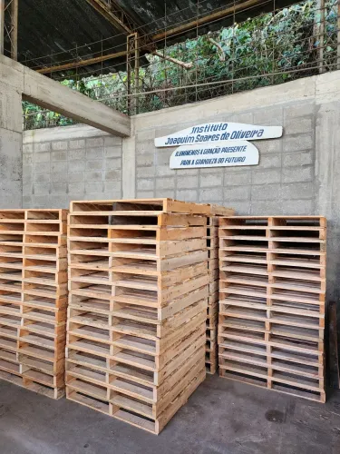 Paletes novos e usados