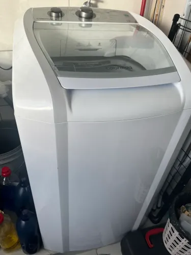 Máquina de lavar roupa Colomarq com defeito