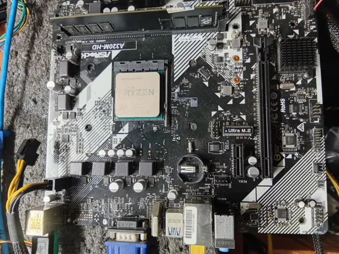 Placa mae A320M-HD DDR4 + Processador Ryzen 5 2400g