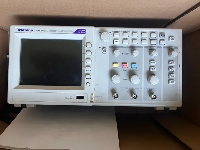 Osciloscópio Tektronix TDS1001C - 30 EDU