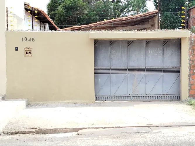 Alugo casa na Macaúba 2.500,00