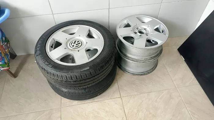 RODAS DE VW POUCO USADAS SEM TRICAS : 5 furos