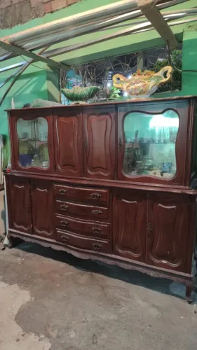 Conjunto de Cristaleiras clássicas em madeira maciça