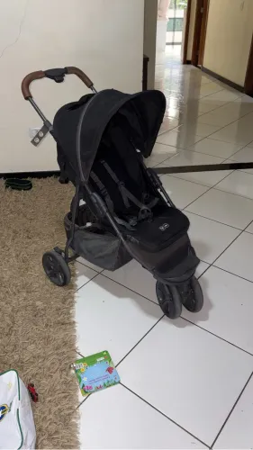 ? Carrinho de Bebê à Venda - Excelente Estado!