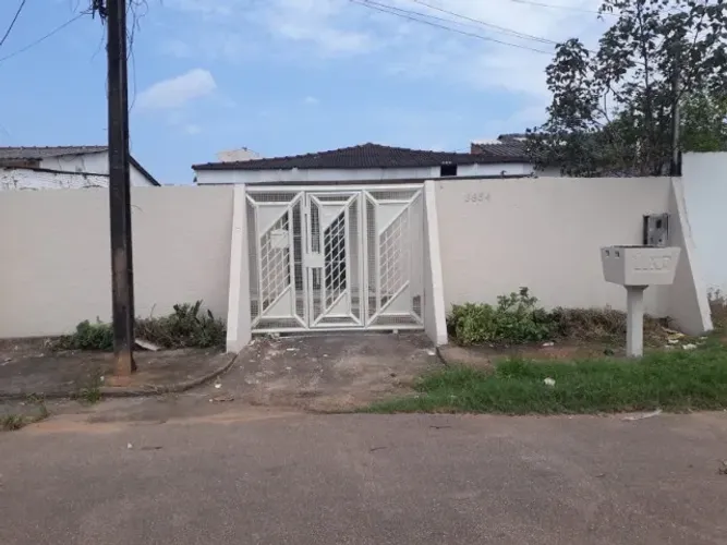 Casa na zona sul com 03 quartos