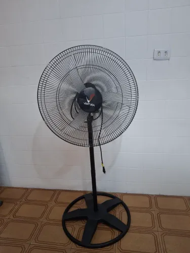 Ventilador 110 e 220 V (60X60 cm e 1,40 cm de altura)