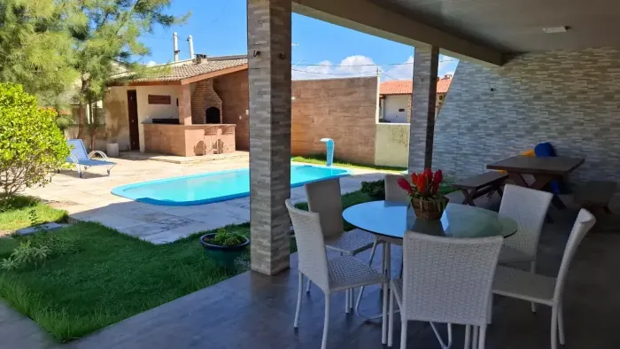 Imóvel para venda tem 230 metros quadrados com 5 quartos em Morro Branco - Beberibe - CE