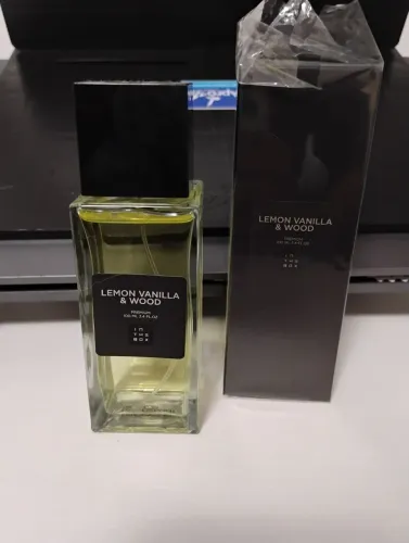 Perfume Lemon Vanilla & Wood in The box