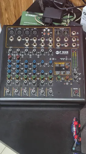 Mesa de som RCF