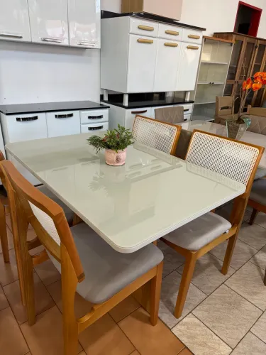 Mesa Com 04 Cadeiras Tampo Vidro Off White