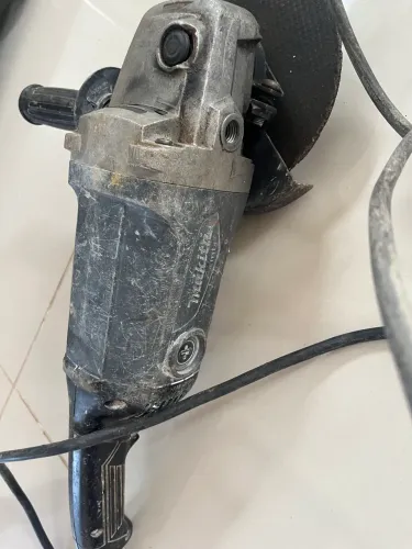 Esmerilhadeira bosh 220v