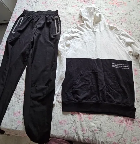 Vendo esse conjunto moletom tamanho M valor 80 reias 