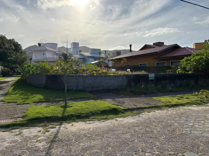 Venda - Terreno bairro Pântano do Sul