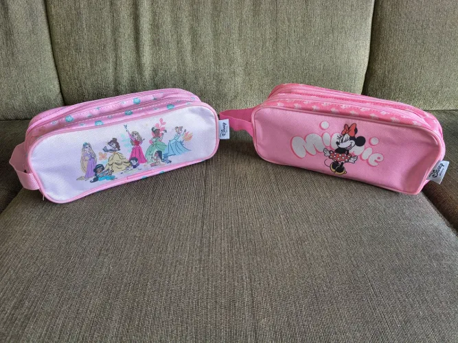 Estojos Disney com 2 divisórias com zíper <br>Princesas ou Minnie <br>Novos<br><br>25,00 cada