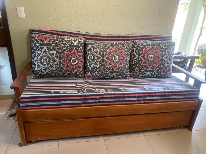 Vendo sofá cama madeira maciça 