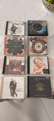 Lote fechado de CD's originais usados em ótimo estado de conservação.