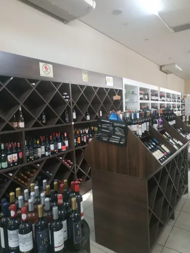 Vendo ponto comercial vinhos,bebidas em geral vendo com estoque mais de 2.000 mil garrafa