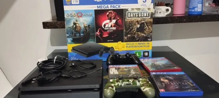 Ps4 Slim 1TB + 3 jogos físicos + 2 controles