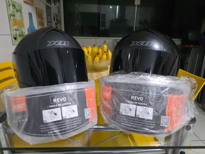 Par de Capacetes X11 n°60 e 62