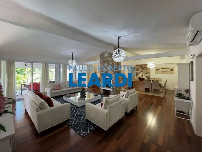CASA ASSOBRADADA - VILA SANTO ANTÔNIO - SP