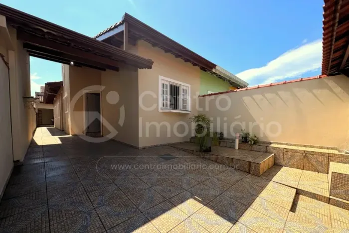 CASA à venda com 2 quartos em Peruíbe, no bairro Vila Romar