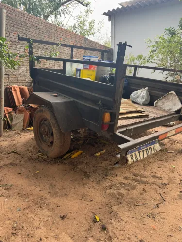 Carretinha emplacada a venda