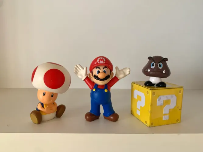 Bonecos super mario, toad e goomba