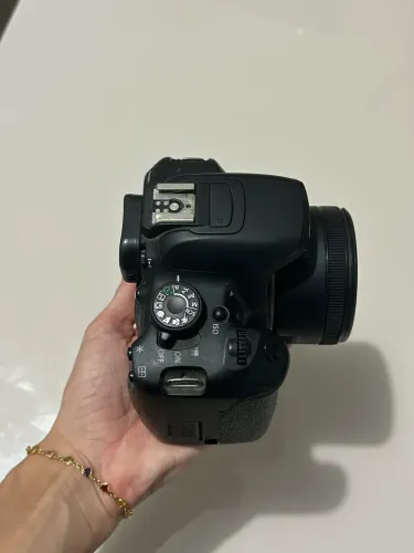 Câmera Canon modelo T5i