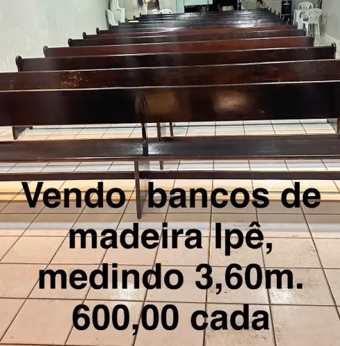 Bancos de madeira Ipê, medindo 3,60m