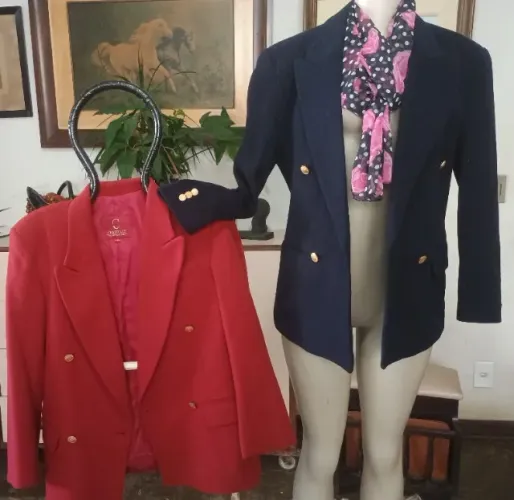 2 Blases de lâ; um vermelho e outro preto sem uso tamanho PP