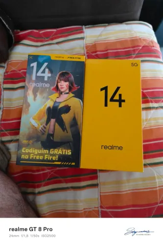 REALME 14 5G 12/512GB SEMI NOVO COM ALGUMAS MARCA DE USO